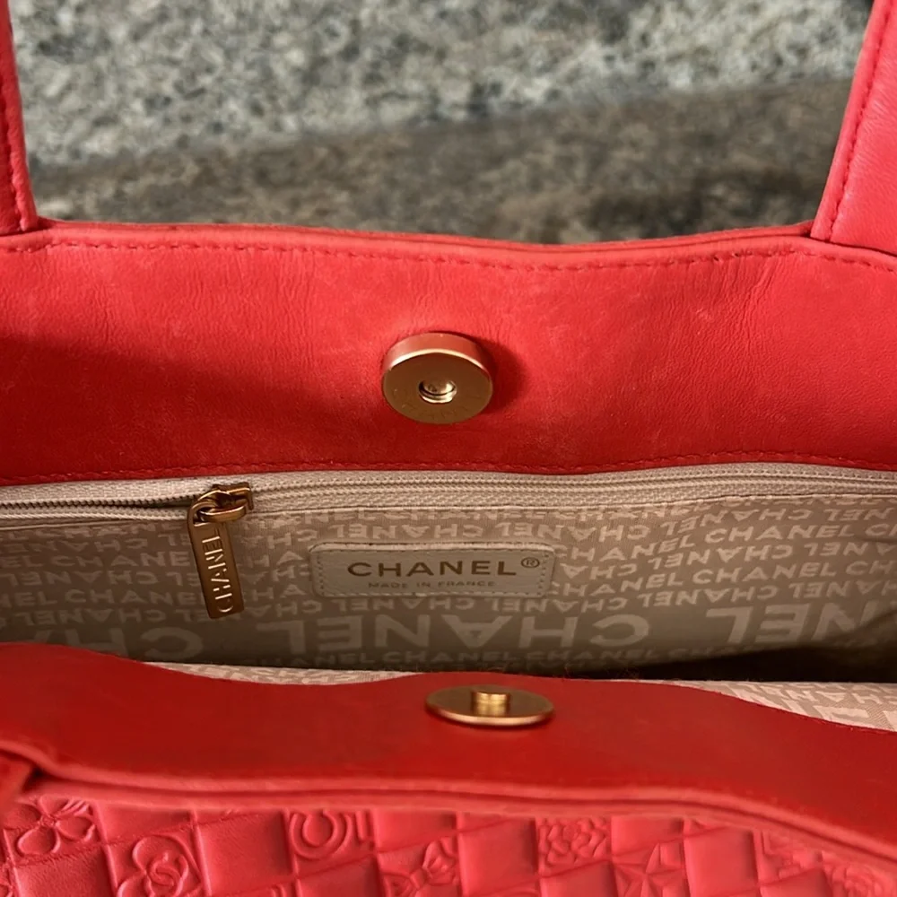 Chanel Lucky Charm Limited Edition Lambskin Tote - Picture 13 of 17